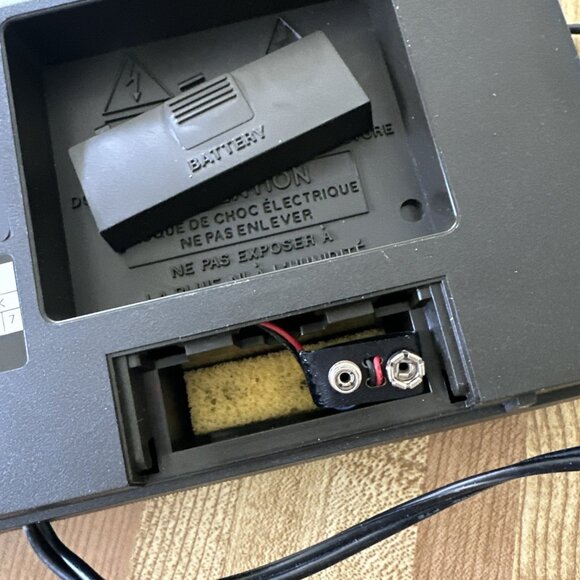 Vintage General Electric AM/FM Alarm Clock/Radio Model 7-4634B Woodgrain Tested - Picture 10 of 11